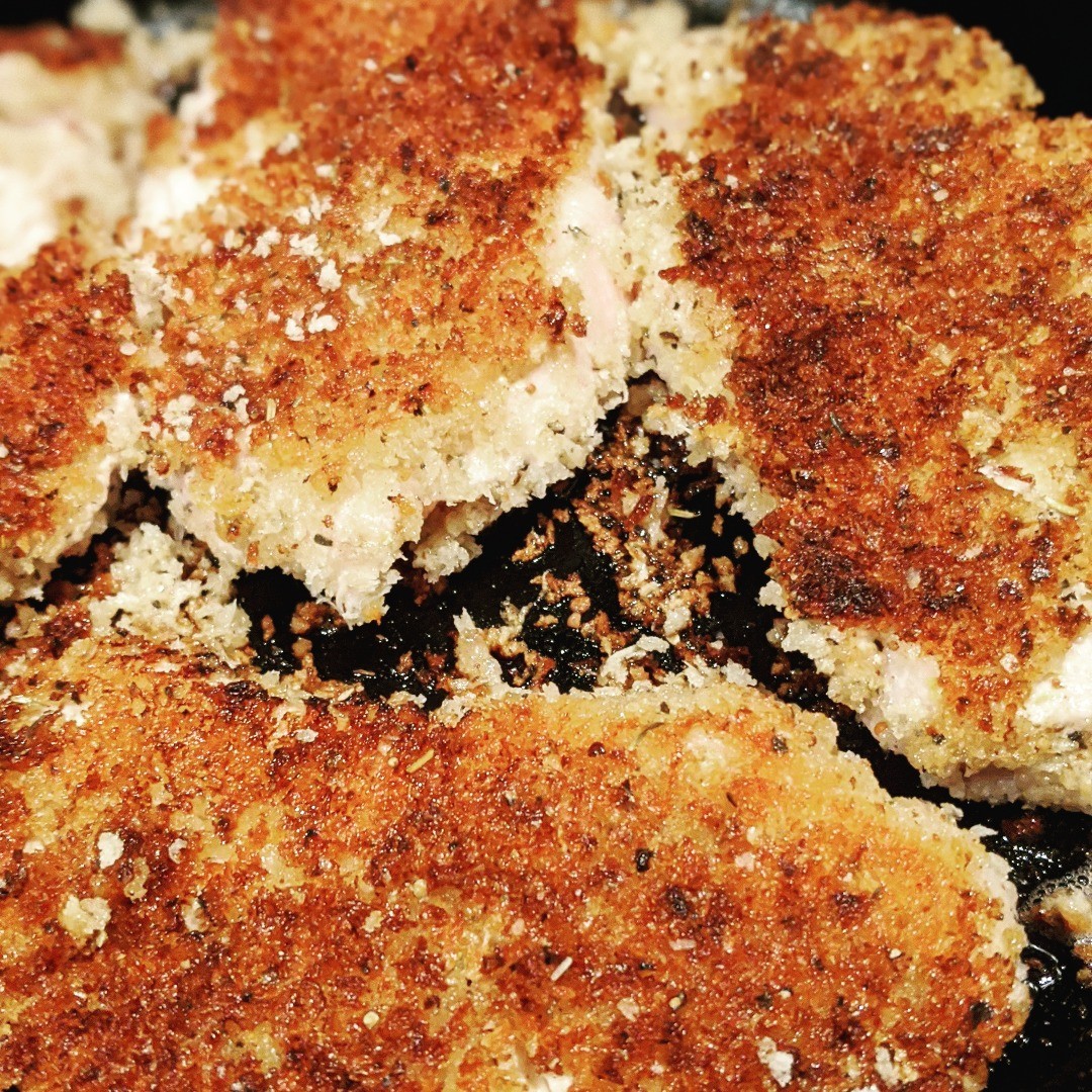 Crispy Pan-Fried Pork Chops -- The secret ingredient is the Panko crumbs (plus a little mustard...)

Link in the bio, or go here: http://thetitaniumspork.com/2020/10/crispy-pan-fried-pork-chops/

#pork #porkchops #crispy #panko #fried #crunchy #dinner #itswhatsfordinner🍴 #yummy #delicious #deliciousness